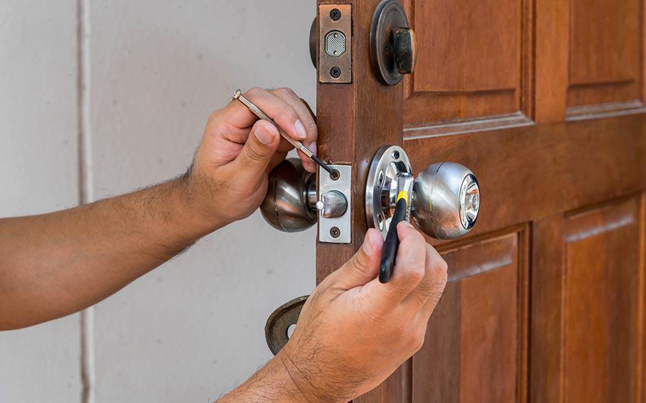 prix d'un serrurier pour ouvrir une porte Courbevoie