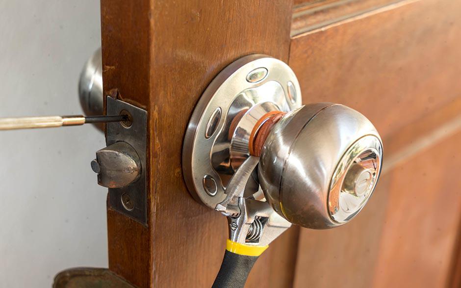 comment changer une serrure de porte d'entrée Massy