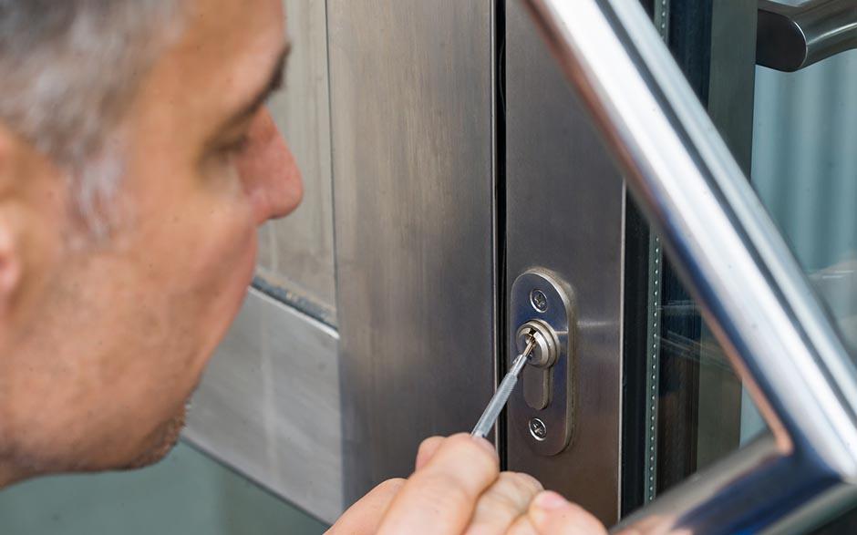 comment changer une serrure de porte d'entrée Massy